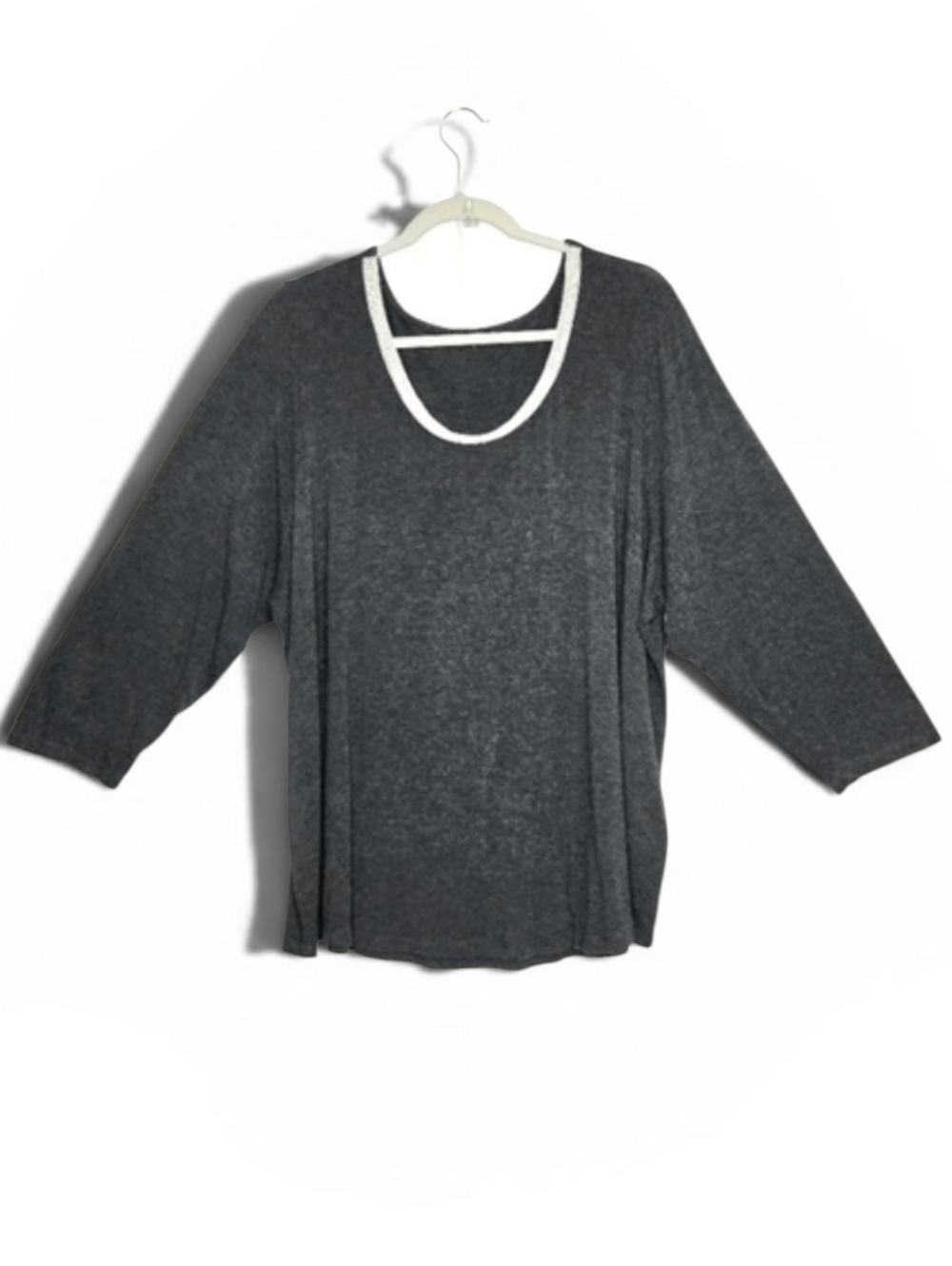 Cable & Gauge Woman,  3/4 sleeve Gray Top. 2X